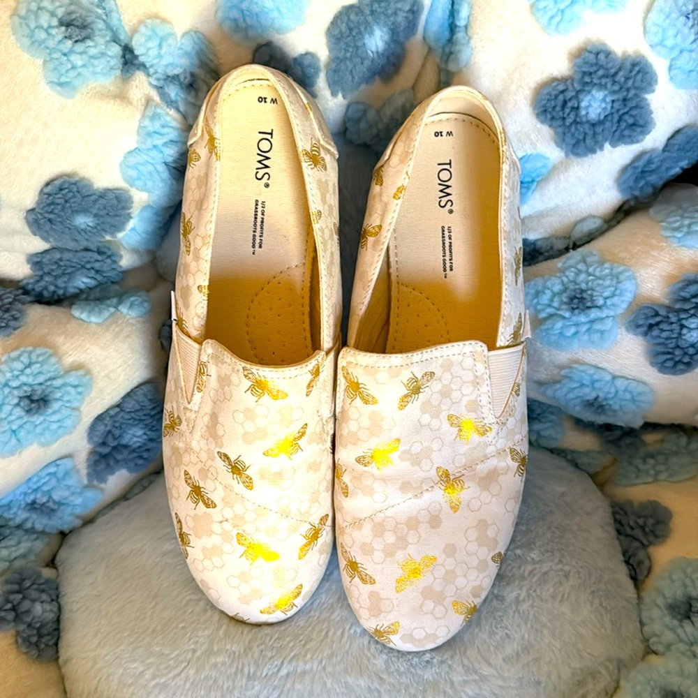Tom’s women’s loafers size 10